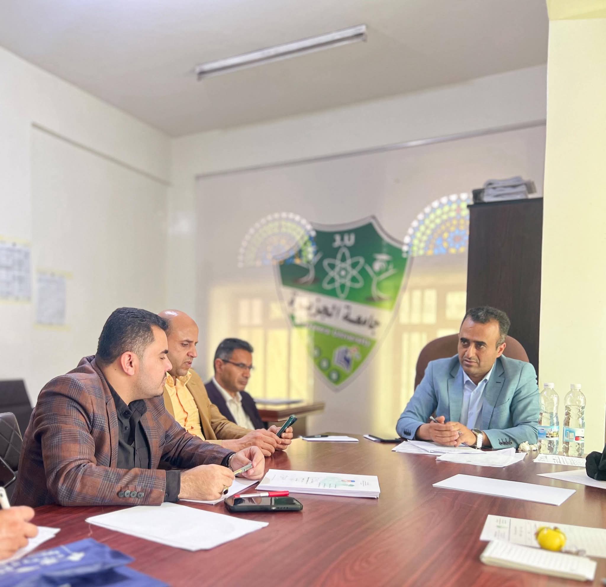عميد كلية العلوم والهندسة يترأس اجتماع رؤساء ومنسقي الأقسام