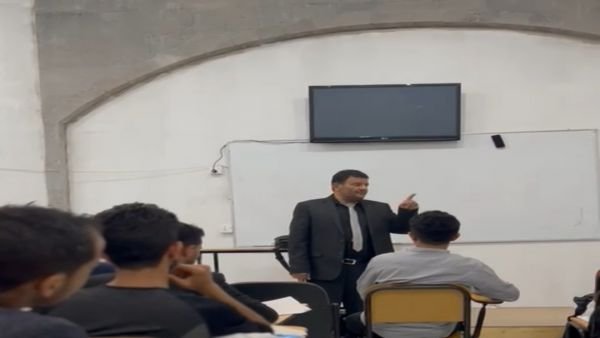 الانتهاء من دراسة العام الجامعي الأول لقسم  طب وجراحة الفم والأسنان .