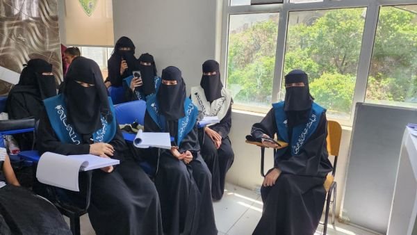 مناقشة أبحاث تخرج لطلبة قسم إدارة الأعمال والتسويق في كلية العلوم الإدارية والإنسانية.