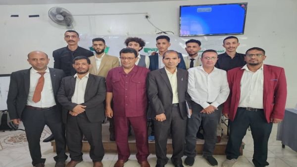 تواصل مناقشة مشاريع تخرج برنامج تقنية المعلومات  قسم الحاسبات في كلية العلوم والهندسة( المجموعة الرابعة)