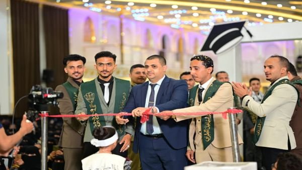 تدشيناً لفعاليات المولد النبوي الشريف  جامعة الجزيرة تحتفي بتخرج 102 خريجا من قسمي الصيدلة والمختبرات