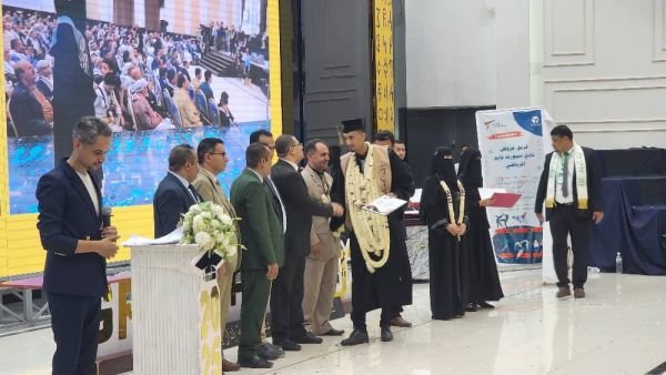 جامعة الجزيرة في إب تحتفي بتخرج دفعتي "إعمار غزة" هندسة معمارية و"نخبة إداريين" إدارة أعمال.