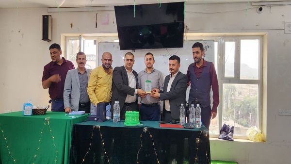 قسم الصيدلة يكرم الدكتور الصيدلاني مصطفى الشفق بمناسبة انتهاء عمله