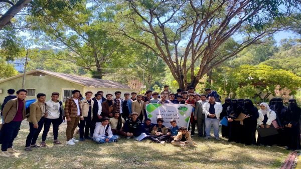 جامعة الجزيرة : طلبة الهندسة المعمارية ينفذون نزولًا ميدانيًا لتعزيز مهارات الرسم الحر