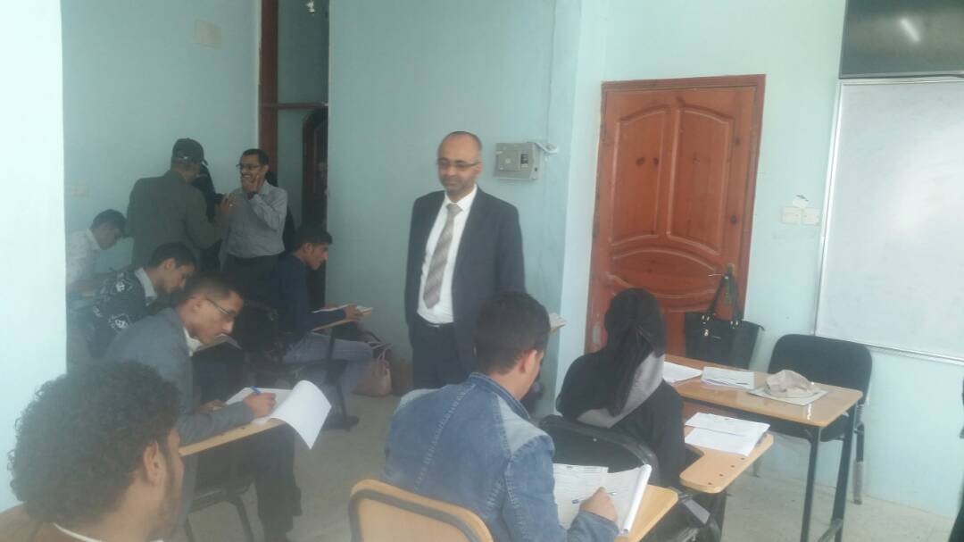 متابعة قيادة الجامعة لسير العملية الامتحانية