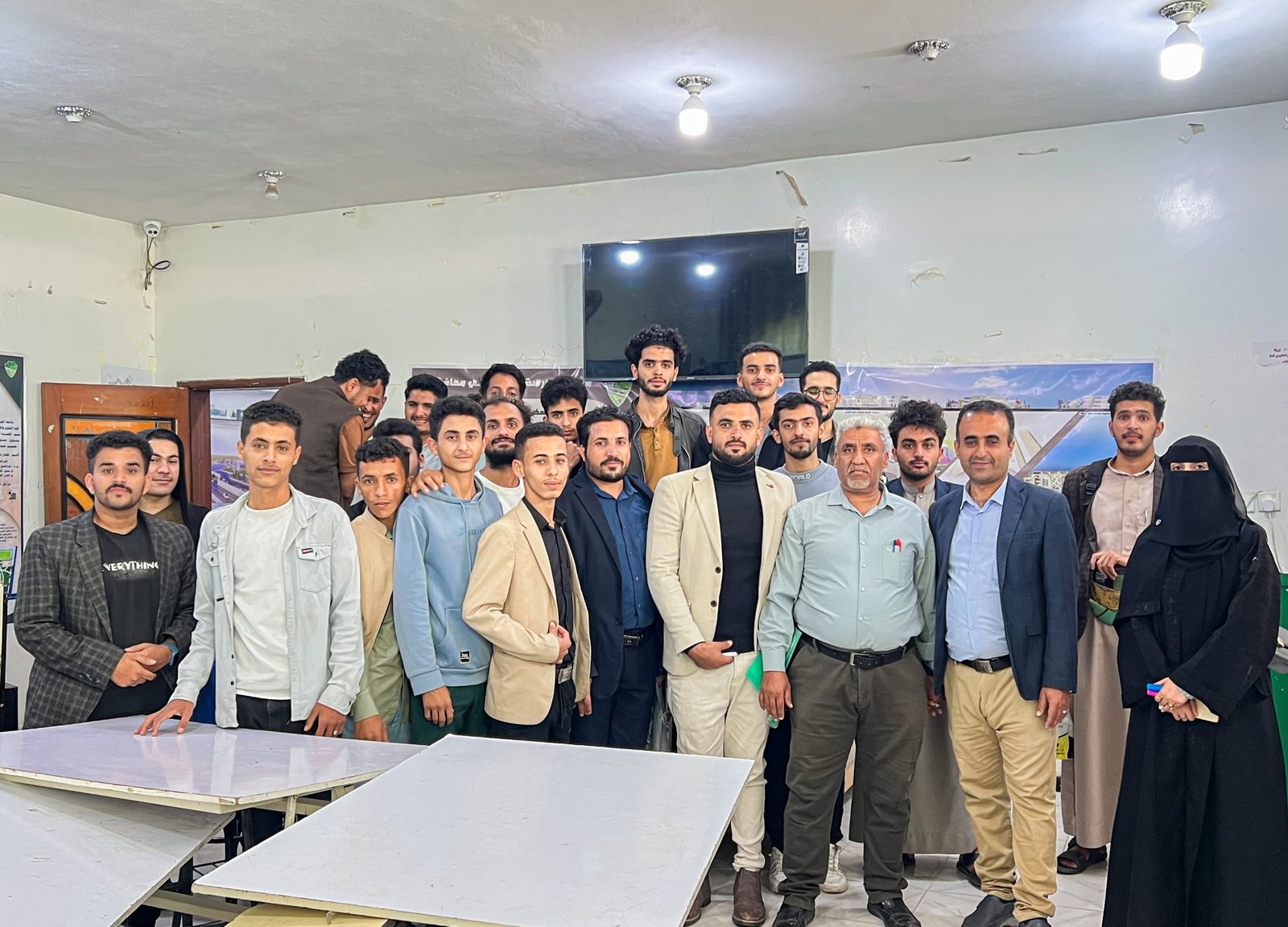 مناقشة مشاريع مقرر تصميم معماري 2 لطلبة المستوى الثاني هندسة معمارية