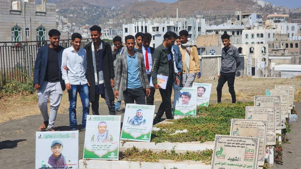 جامعة الجزيرة تزور روضة ومعرض الشهداء في إطار إحياء ذكرى الشهيد.